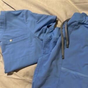 Fabletics scrub set ceiling blue medium petite.
